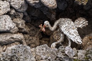 Storchendarstellung in Muschelverkleidung
