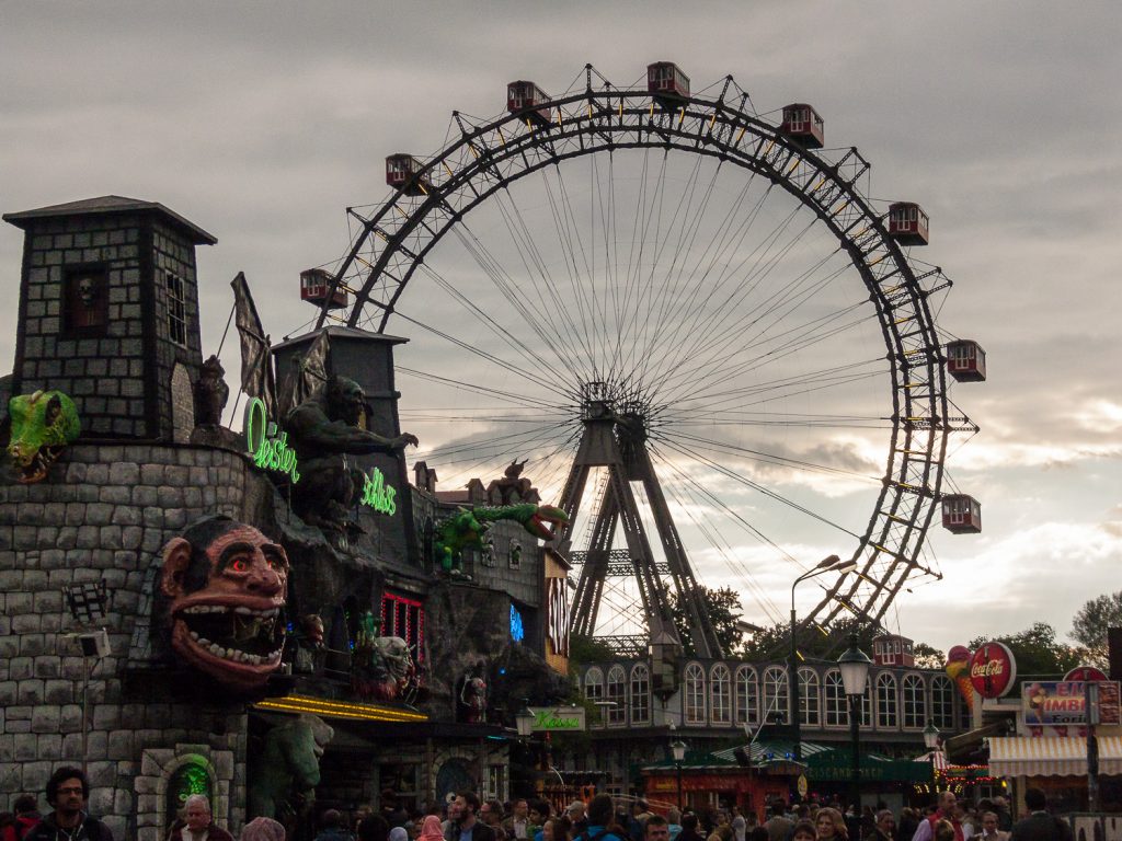 Wiener Riesenrad am Abend