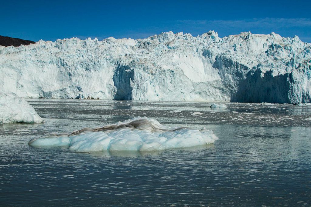 bläuliche Gletscherfront