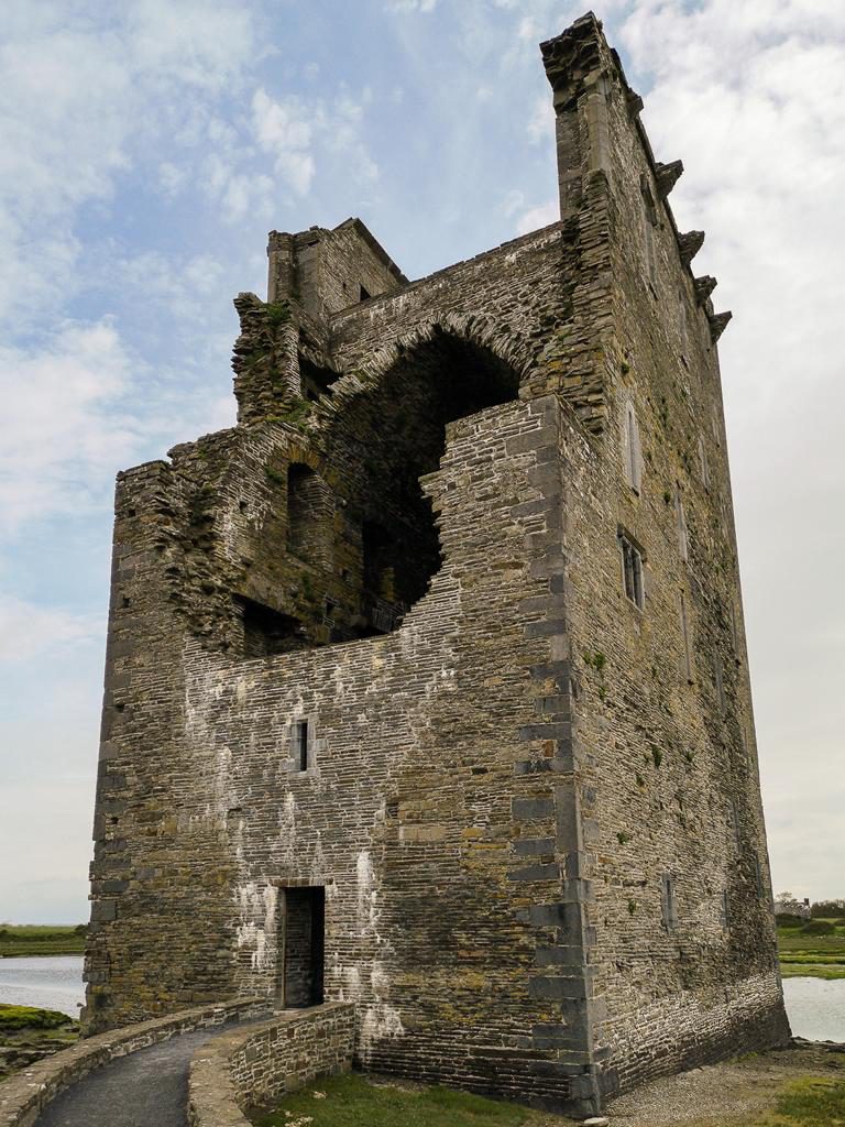 Carrigafoyle Castle, zerstörter Turm