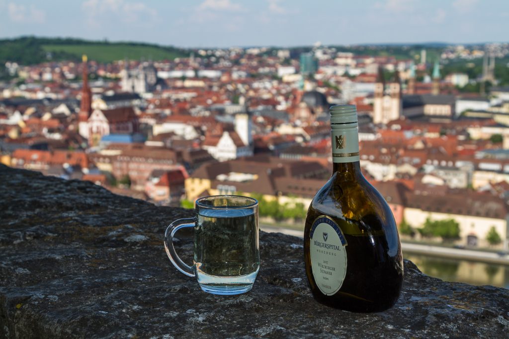 Weinkrug und Bocksbeutel